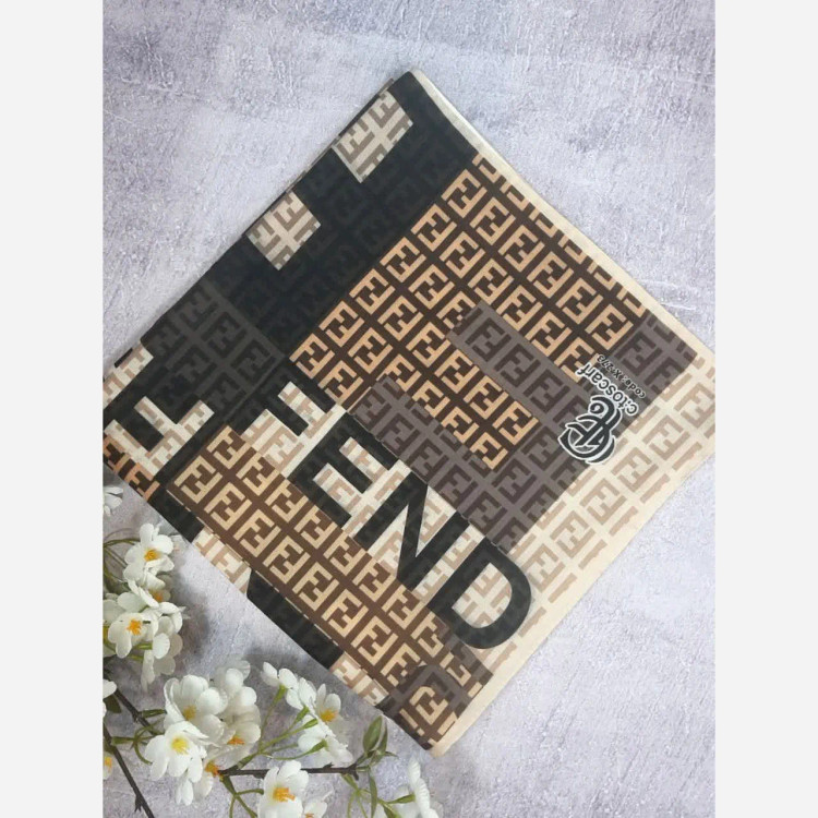 شال نخی طرح فندی کرم مشکی قهوه ای قواره بزرگ 140 سانتی متر چرخدوز