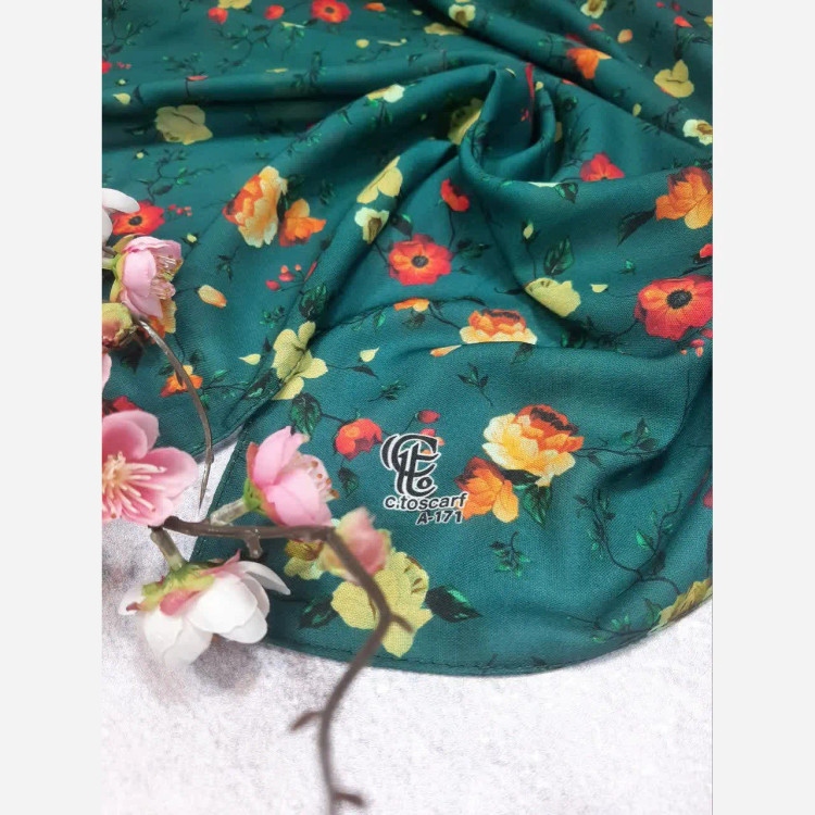 روسری نخی طرح رزا سیتو قواره بزرگ 140 سانتی متر خاص و خوش رنگ