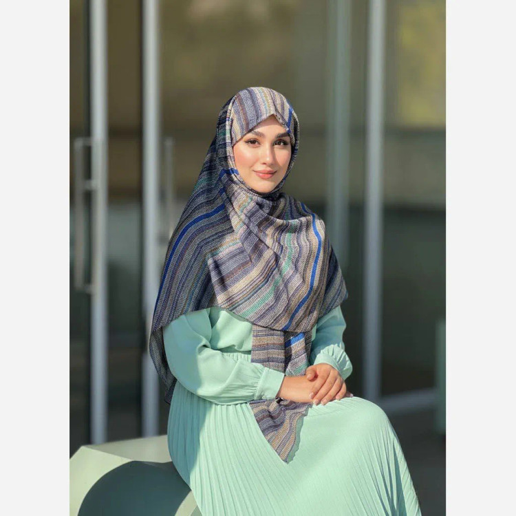 روسری مجلسی طرح سنا نخ کاستوم قواره 140 دور دوخت، بدون لیز خوردگی