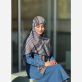 روسری مجلسی طرح سنا نخ کاستوم قواره 140 دور دوخت، بدون لیز خوردگی