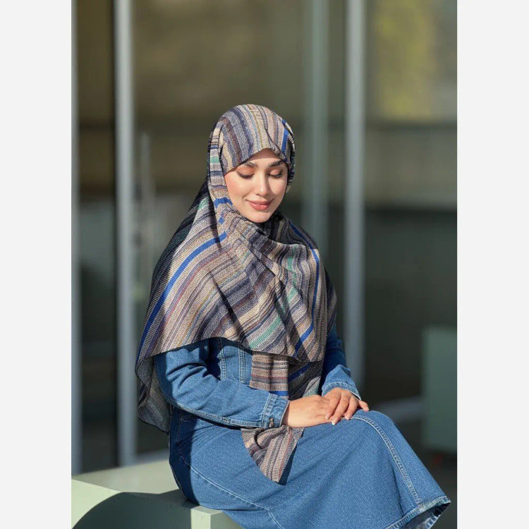 روسری مجلسی طرح سنا نخ کاستوم قواره 140 دور دوخت، بدون لیز خوردگی