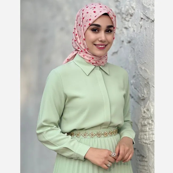 روسری طرح روژین توت فرنگی و بابونه صورتی نخ کاستوم سیتو 110 سانتی چرخ دوز