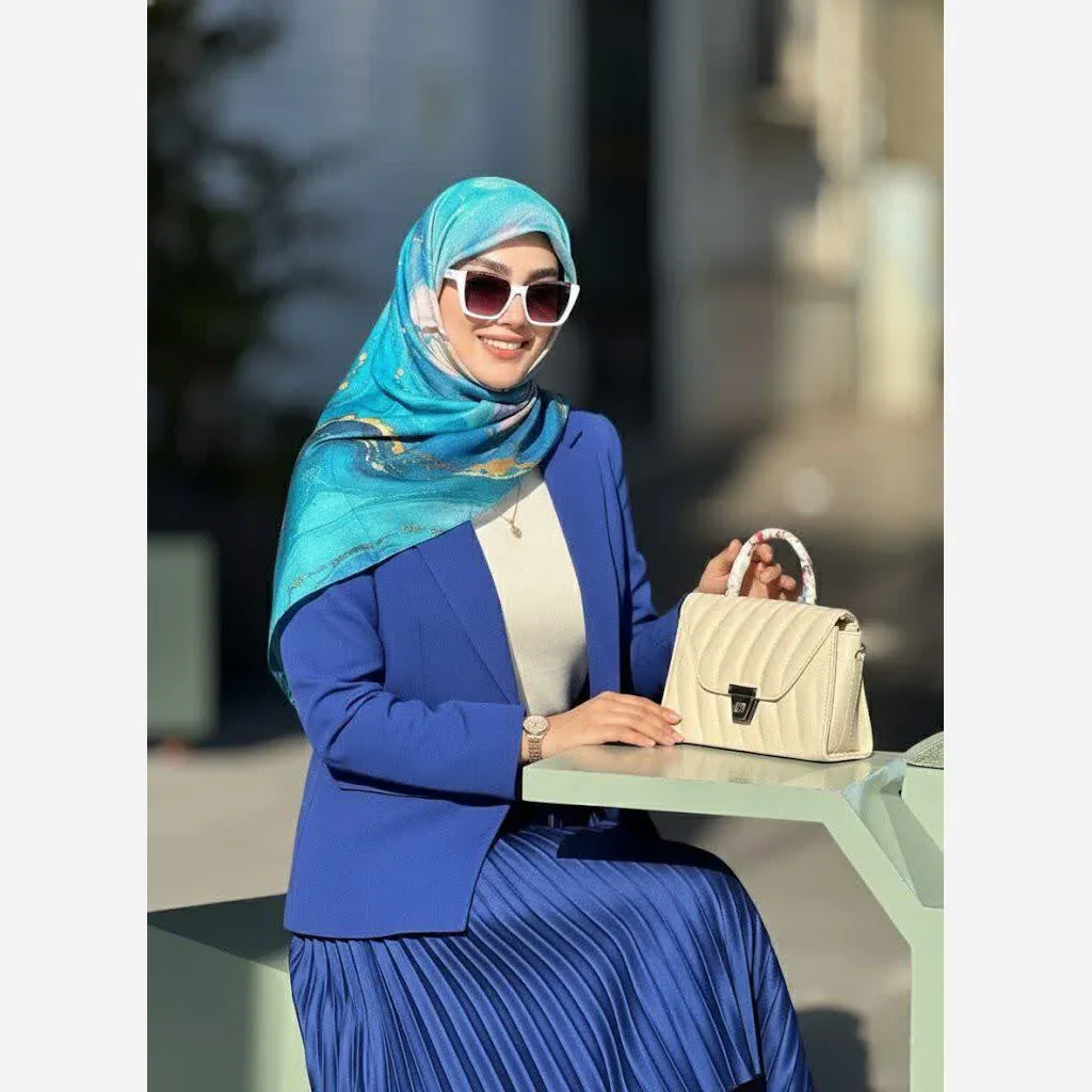 روسری طرح اطلس الهام گرفته از اقیانوس، قواره بزرگ، دور دوخت مزونی