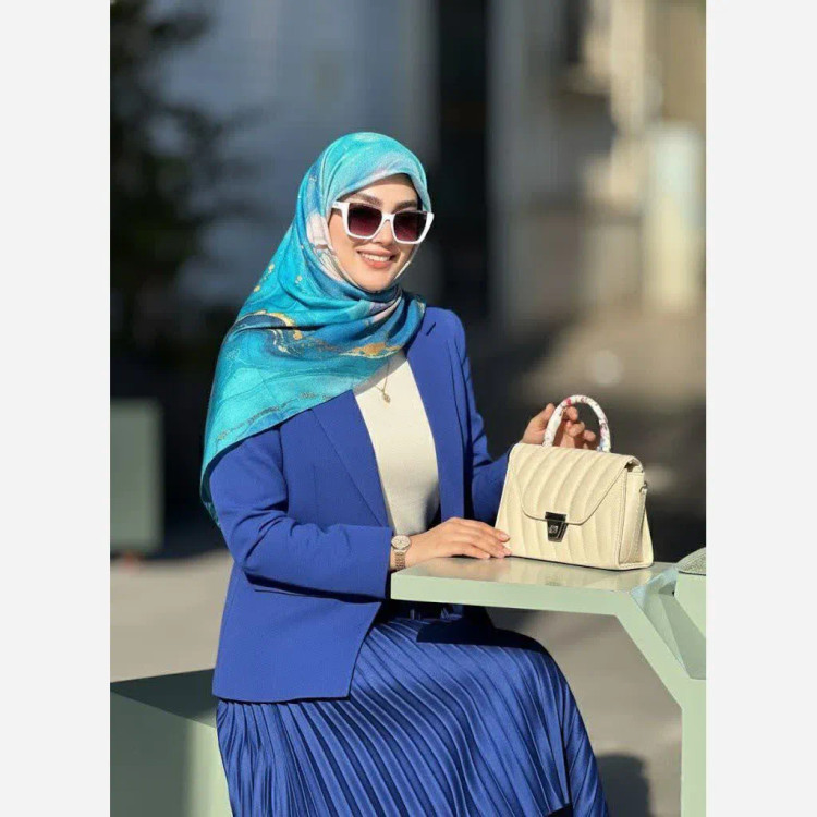 روسری طرح اطلس الهام گرفته از اقیانوس، قواره بزرگ، دور دوخت مزونی