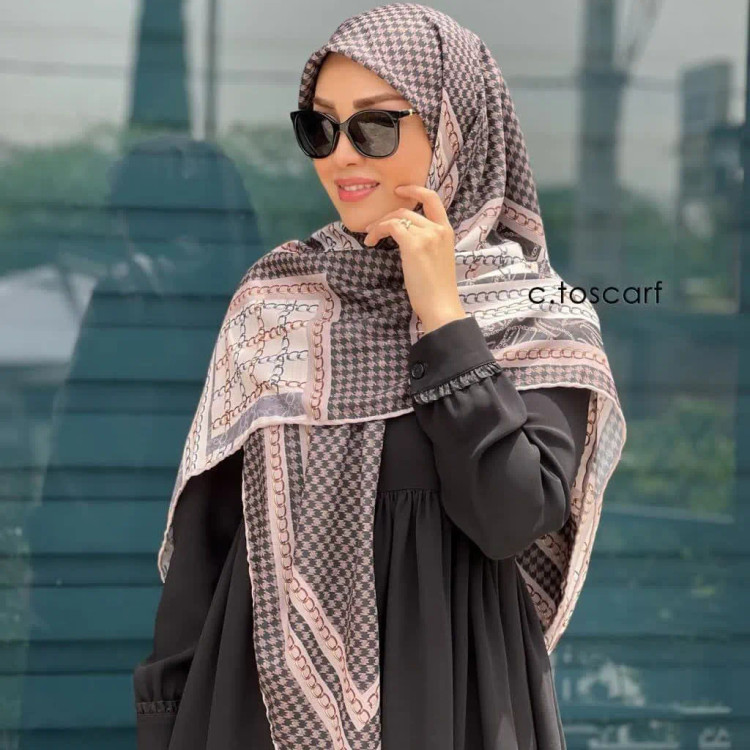 روسری طرح مَن سیتو نخی قواره بزرگ 140 سانتیمتر چرخ دوز