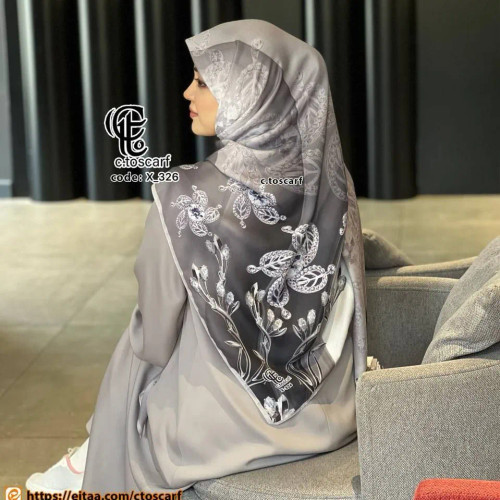 روسری نخی قواره بزرگ طرح طناز دو رو ساده و گل سه بعدی 140 سانتی متر