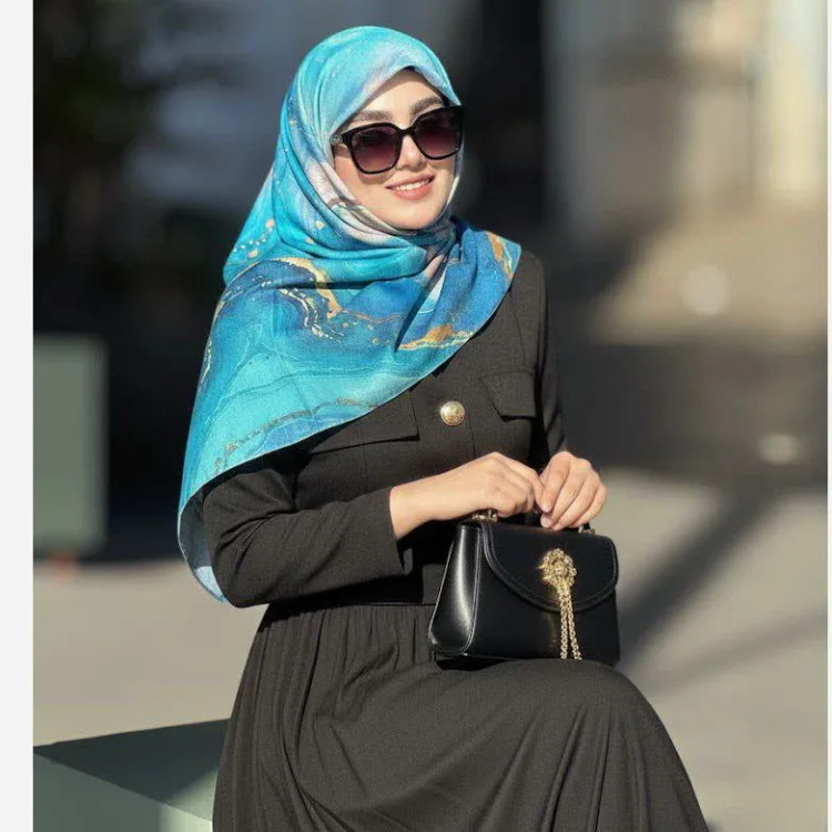روسری طرح اطلس الهام گرفته از اقیانوس، قواره بزرگ، دور دوخت مزونی