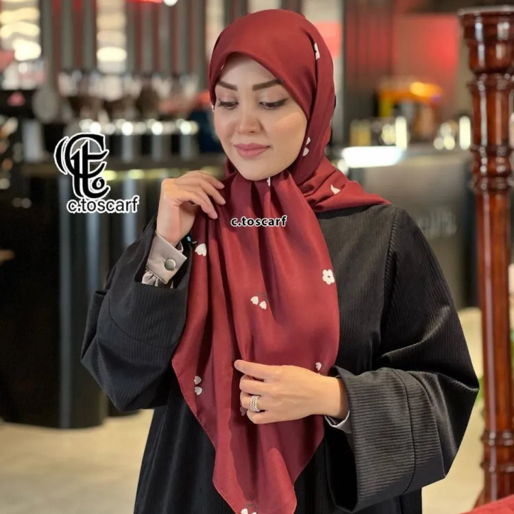 روسری طرح دلوان قواره بزرگ 110 سانتیمتر نخ کاستوم سیتو لیز نمیخورد
