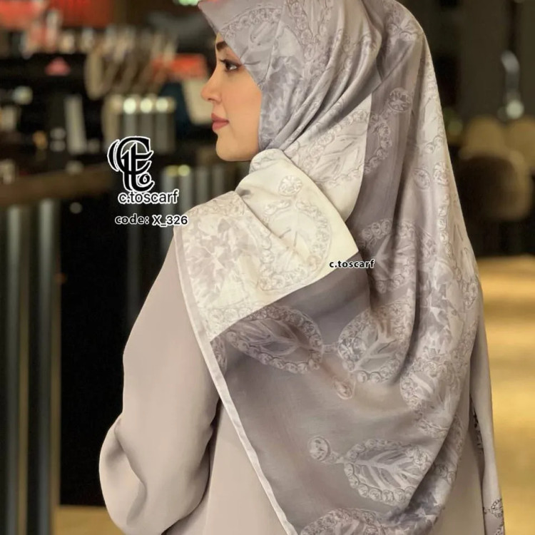روسری نخی قواره بزرگ طرح طناز دو رو ساده و گل سه بعدی 140 سانتی متر