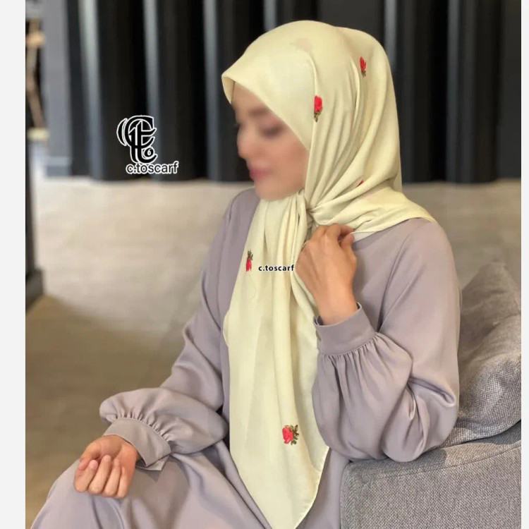 روسری طرح گل رز مشکی زمینه زرد، جنس نخ کاستوم سیتو، قواره متوسط 110 سانتیمتر