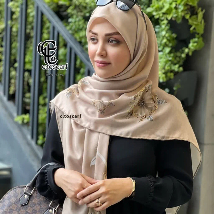 روسری نخی طرح نبات حاشیه گل سه بعدی قواره بزرگ 140 سانتی متر شیک ساده