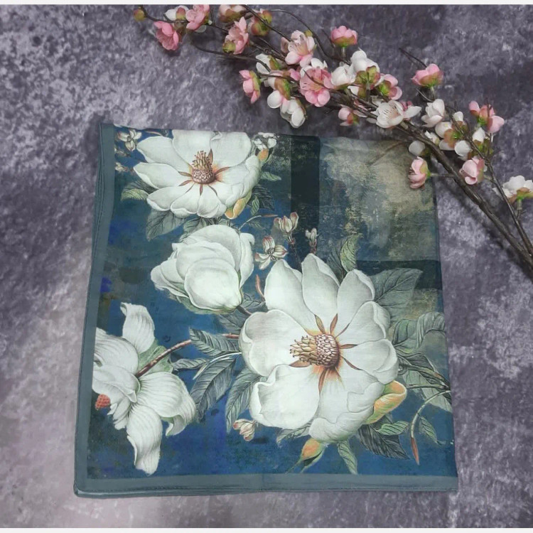 روسری طرح پتینه با حاشیه گل سه بعدی جذاب
