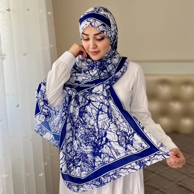شال اسپرت سفید مشکی طرح دار زنانه | شیک و بهروز
