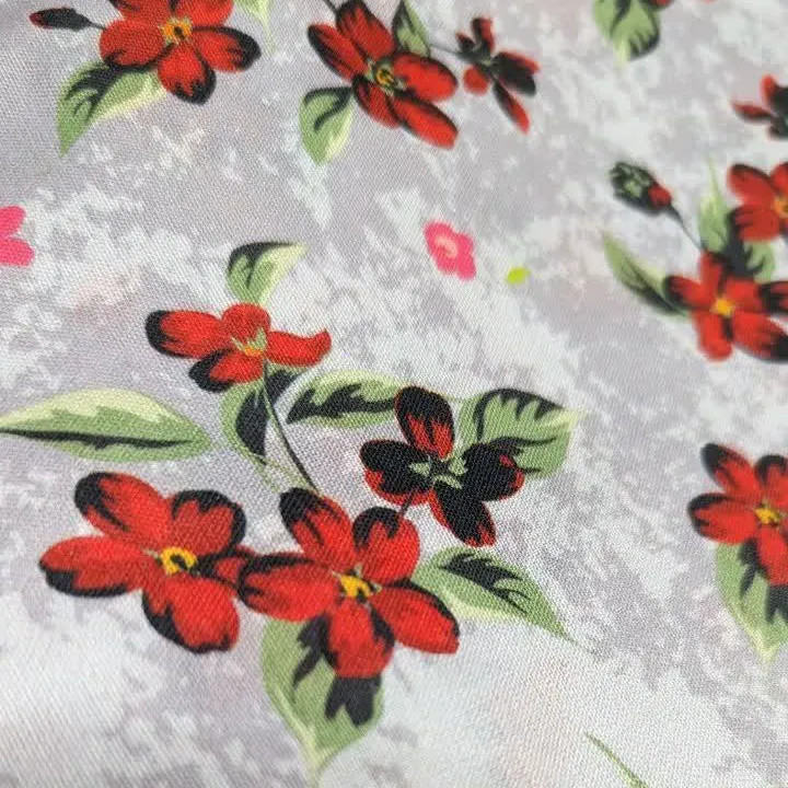 روسری نخی طرح چیچک طوسی گل سرخ قواره بزرگ 140 سانتیمتر