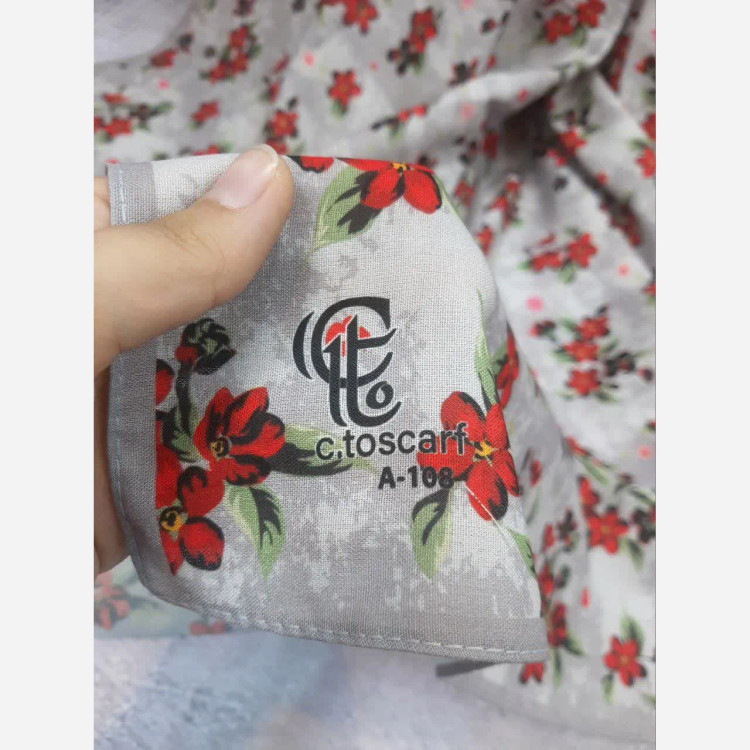 روسری نخی طرح چیچک طوسی گل سرخ قواره بزرگ 140 سانتیمتر