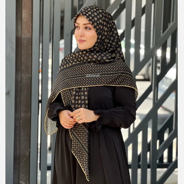 روسری طرح خال خال اکلیلی زمینه کرم قواره بزرگ 140 سانتیمتر