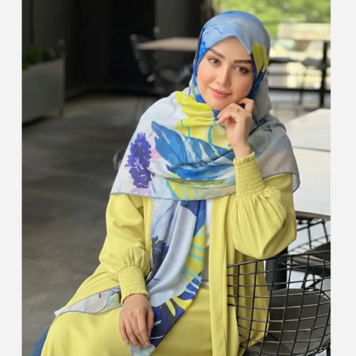 روسری آبرنگی طرح پر، نخ کاستوم سیتو، قواره بزرگ 140 سانتیمتر، شیک و کاربردی