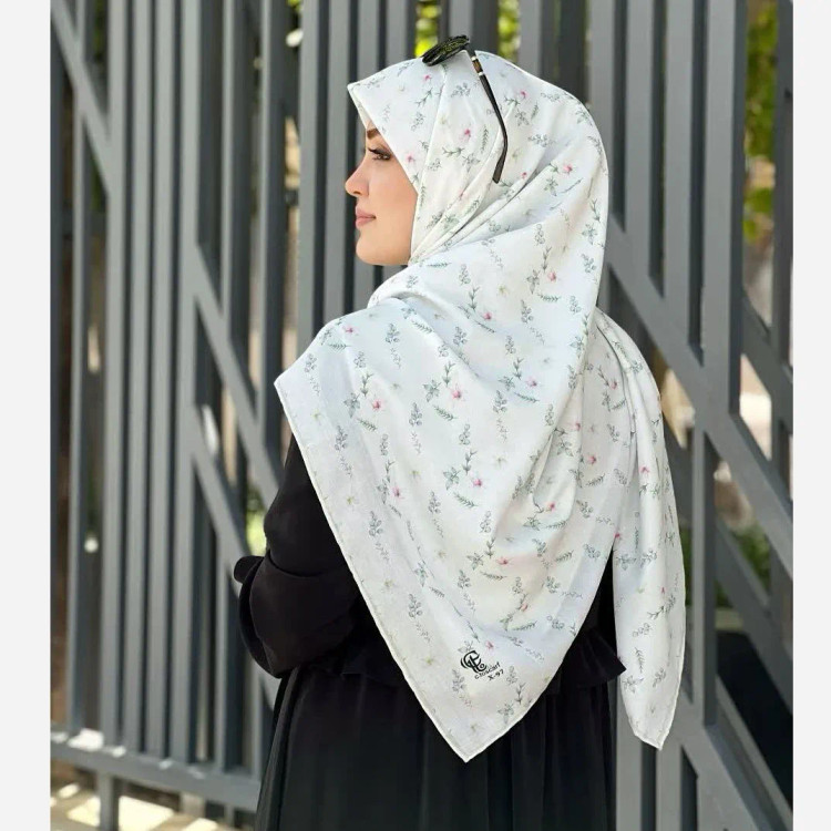 روسری سفید طرحدار مناسب روزمره و مجلسی | قابل استفاده برای نماز
