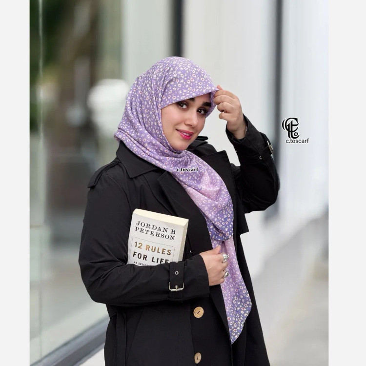 روسری طرح صوفیا سیتو جنس نخ کاستوم چرخدوز در سه رنگ کرم هلویی، یاسی، سبز