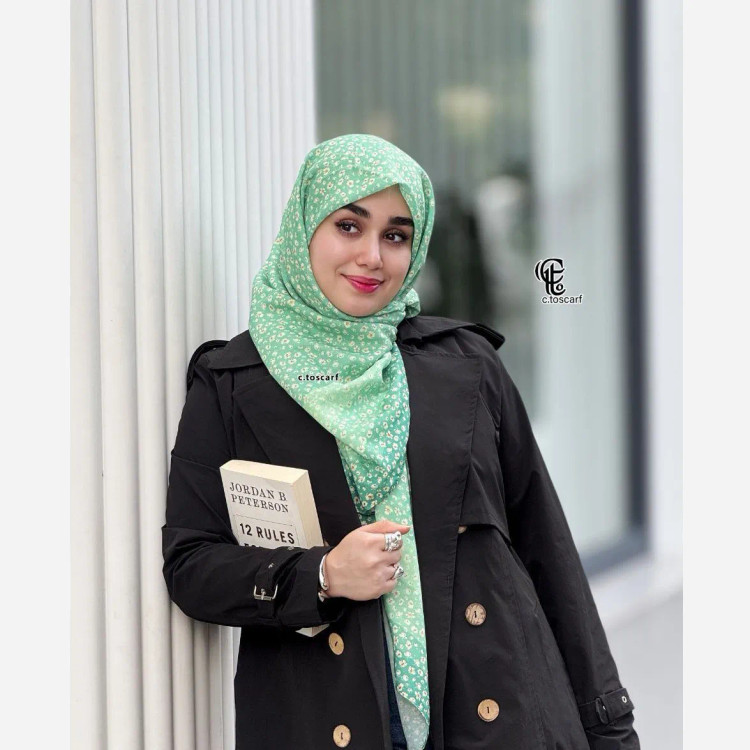 روسری طرح صوفیا سیتو جنس نخ کاستوم چرخدوز در سه رنگ کرم هلویی، یاسی، سبز