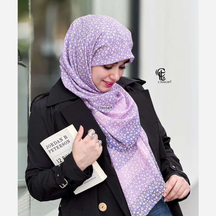 روسری طرح صوفیا سیتو جنس نخ کاستوم چرخدوز در سه رنگ کرم هلویی، یاسی، سبز