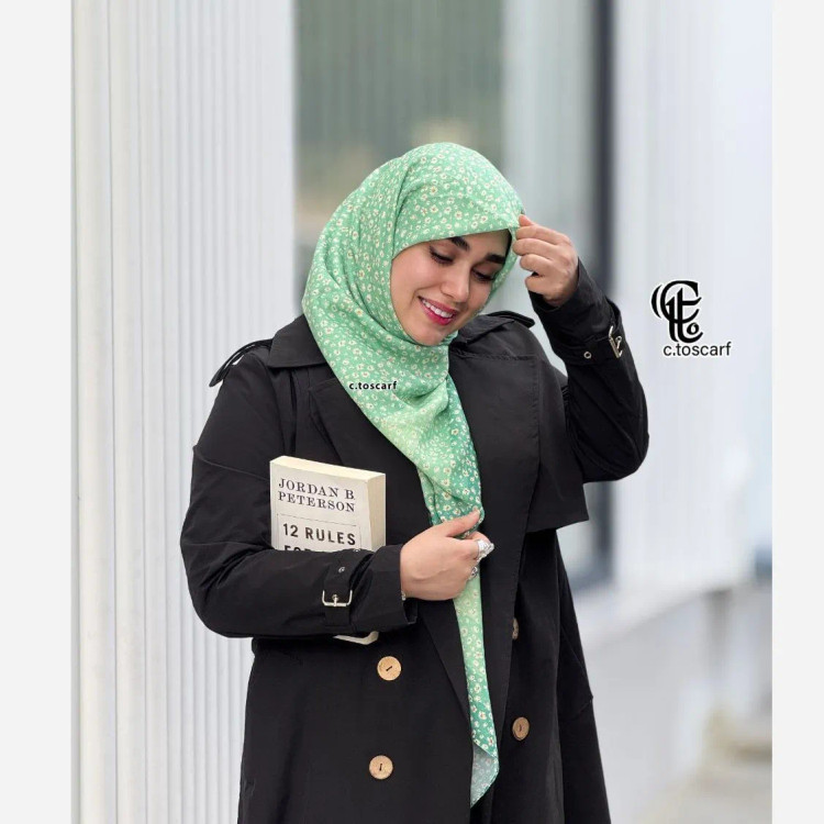 روسری طرح صوفیا سیتو جنس نخ کاستوم چرخدوز در سه رنگ کرم هلویی، یاسی، سبز