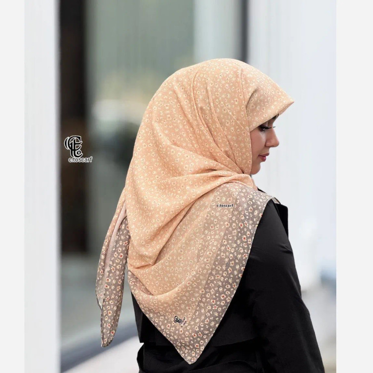 روسری طرح صوفیا سیتو جنس نخ کاستوم چرخدوز در سه رنگ کرم هلویی، یاسی، سبز