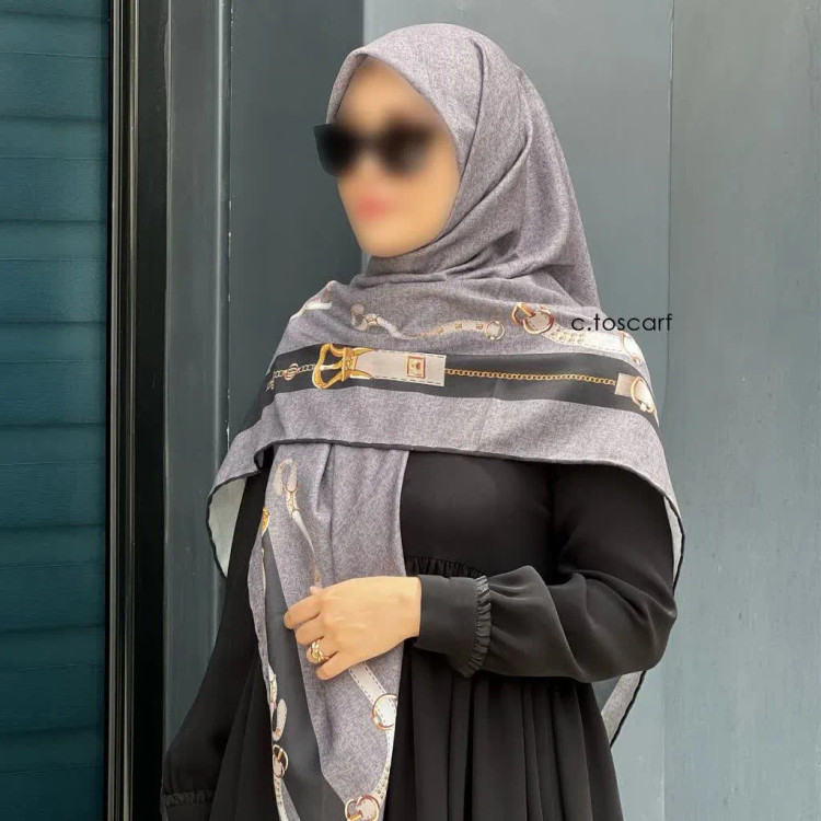 روسری طرح دیانا طوسی سیتو قواره بزرگ 140 سانتیمتر جنس نخ کاستوم لیز نیست