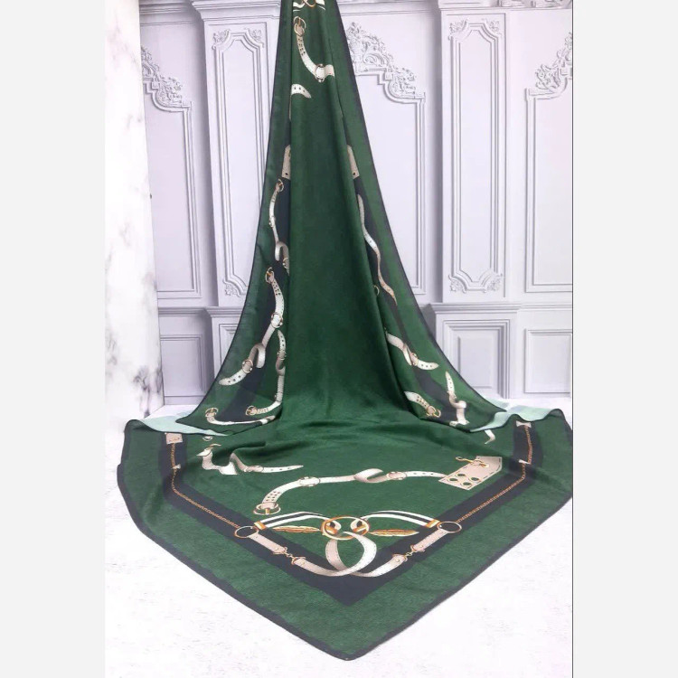 روسری طرح دیانا طوسی سیتو قواره بزرگ 140 سانتیمتر جنس نخ کاستوم لیز نیست