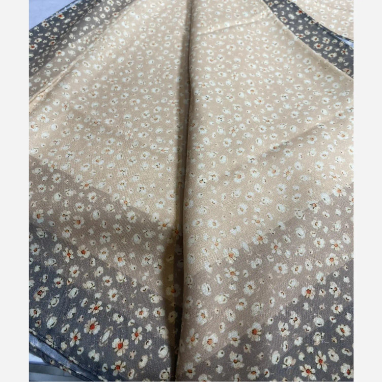 روسری طرح صوفیا سیتو جنس نخ کاستوم چرخدوز در سه رنگ کرم هلویی، یاسی، سبز