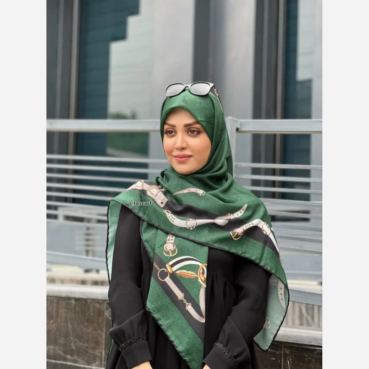 روسری طرح دیانا طوسی سیتو قواره بزرگ 140 سانتیمتر جنس نخ کاستوم لیز نیست