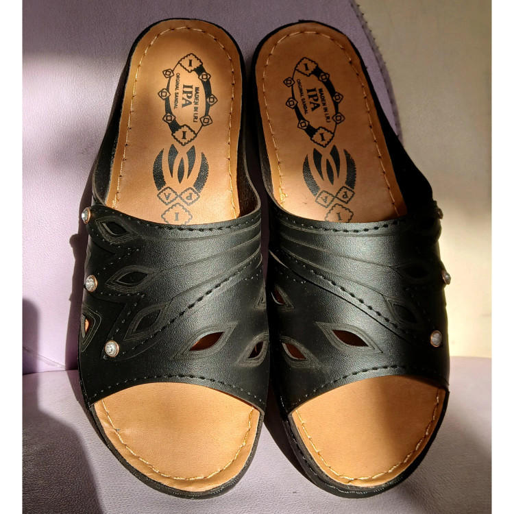 صندل زنانه مدل برگ 3 نگین