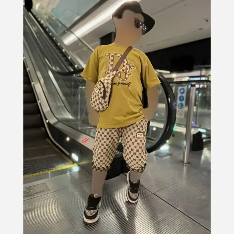 بلوزشلوارک همراه کیف از ۴ الی ۷ سال فقط رنگ کرم