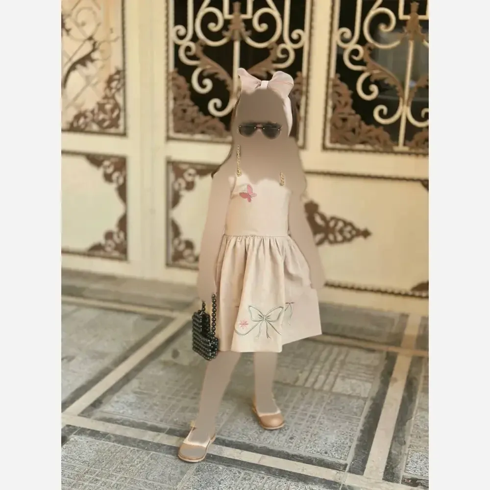 سارافون دخترانه لینن طرح پروانه رنگ کرم مناسب 2 تا 6 سال