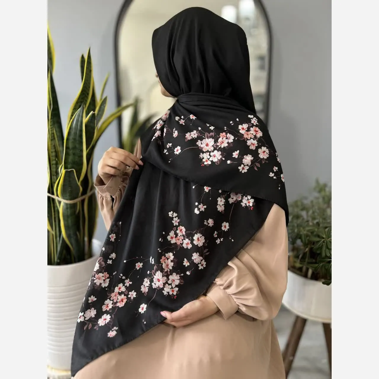 روسری کرپ نخ تابستانی طرح نجمه قواره 140 منگوله دار