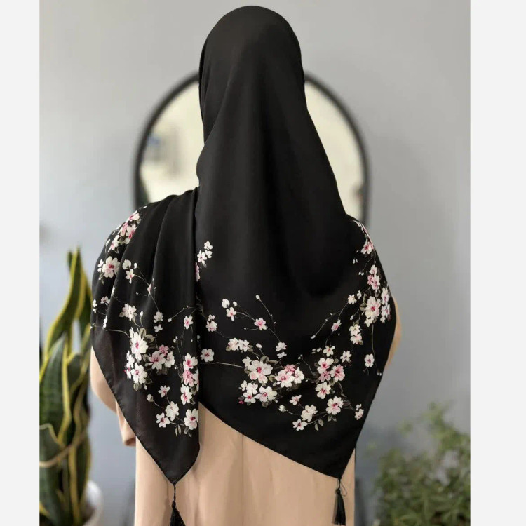 روسری کرپ نخ تابستانی طرح نجمه قواره 140 منگوله دار