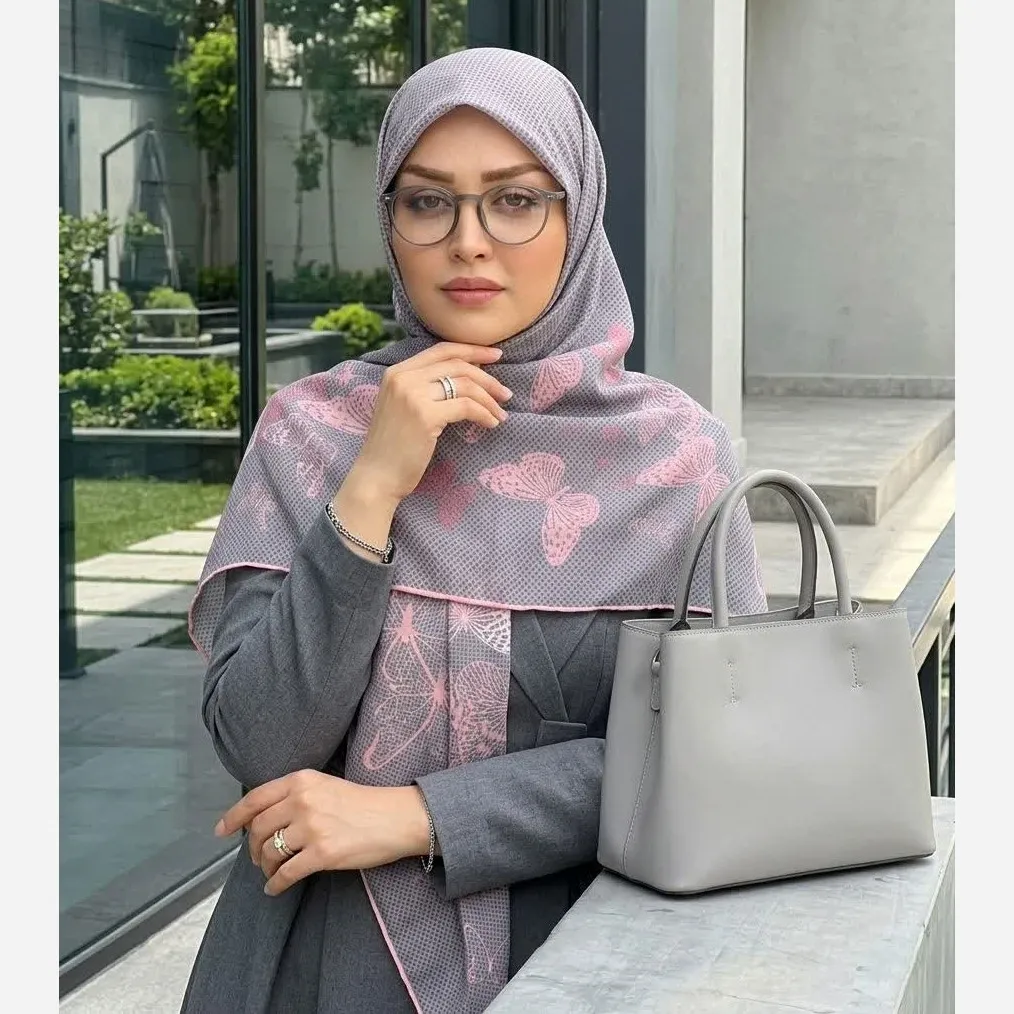 روسری نخ کاستوم طرح پروانه خال خالی طوسی صورتی قواره بزرگ 140 سانتیمتر