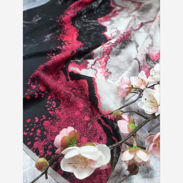 روسری نخ کاستوم طرح رزین سرخابی مشکی ابعاد 140