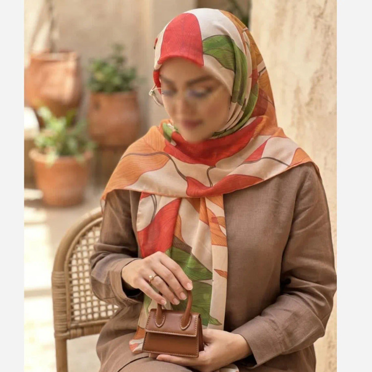 روسری نخ کاستوم قواره بزرگ 140 در 140 طرح رونیا نارنجی